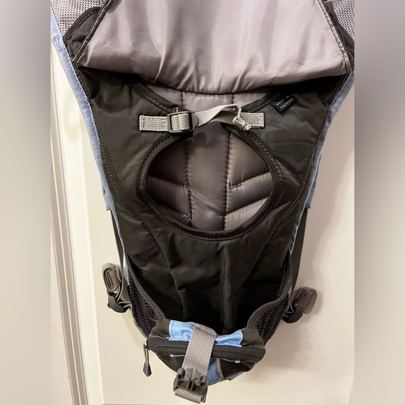 Camelbak Hiking Hydration Pack - Picture 5 of 7